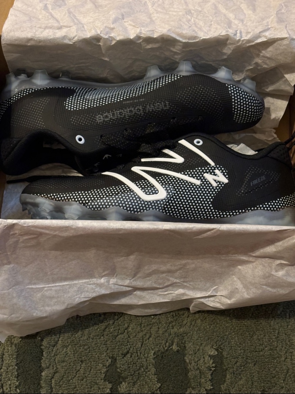New Balance Men’s Black and White Athletic Cleats